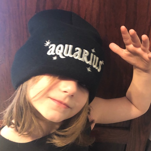 ADULT UNISEX Aquarius ♒️ BLACK BEANIE NWT - Picture 2 of 8